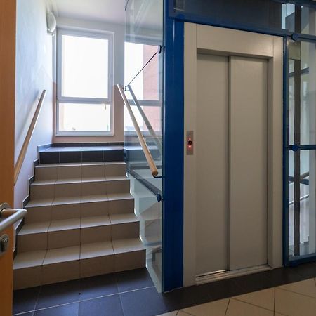 Sunny Apartment In Modrany By Prague Days Exterior foto