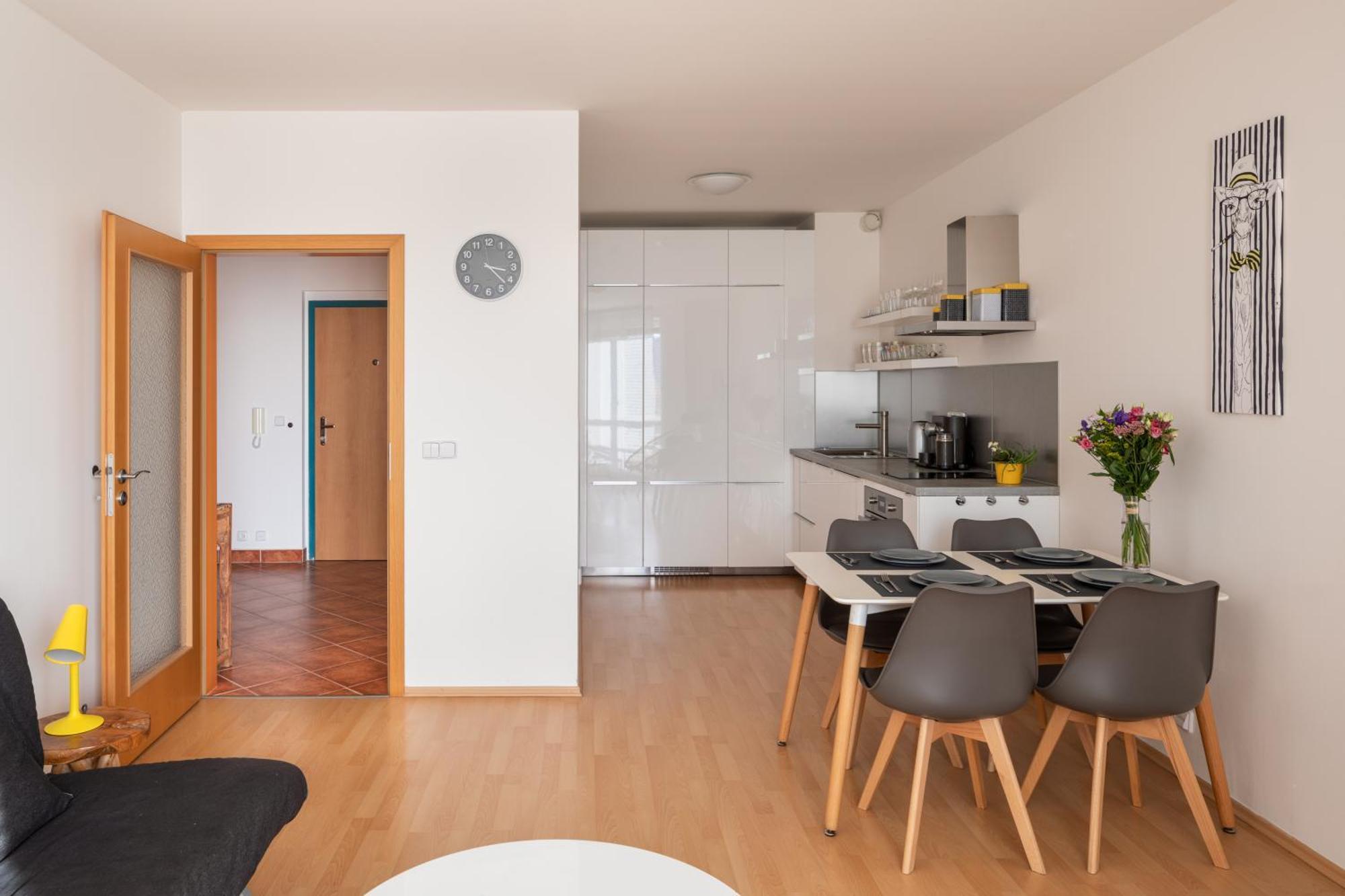 Sunny Apartment In Modrany By Prague Days Exterior foto