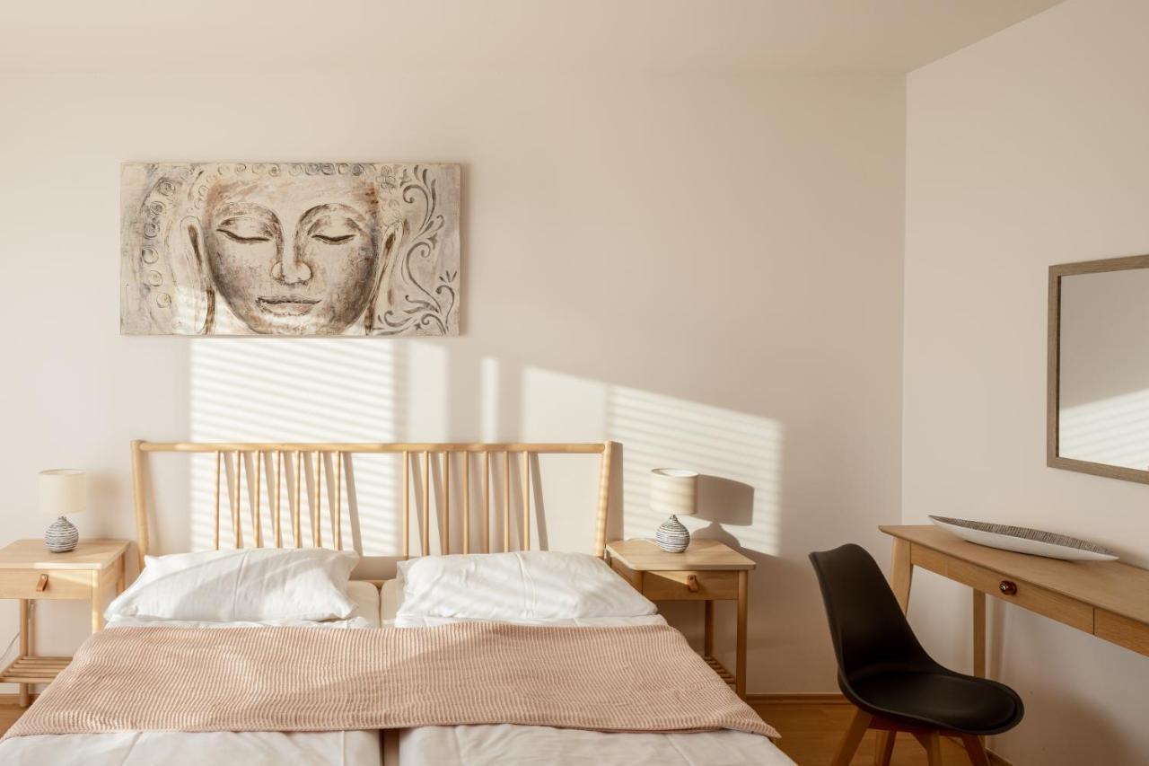 Sunny Apartment In Modrany By Prague Days Exterior foto